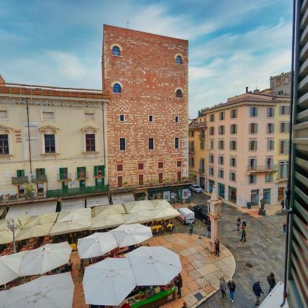 Apartmentsarena - Suite Mercatorum - Piazza Erbe Verona Eksteriør bilde