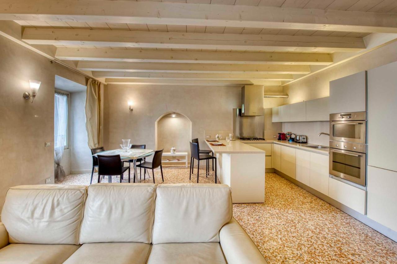 Apartmentsarena - Suite Mercatorum - Piazza Erbe Verona Eksteriør bilde