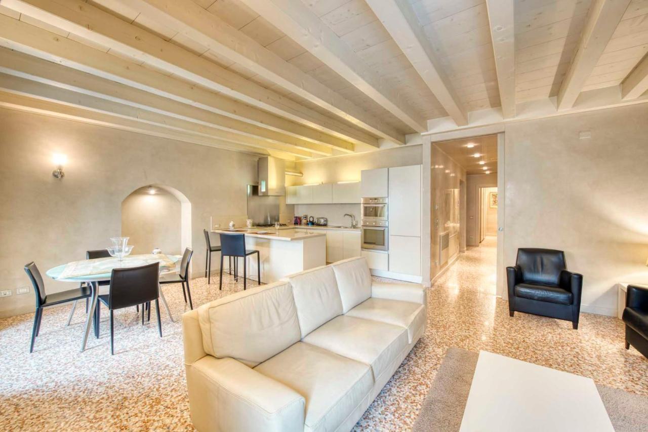 Apartmentsarena - Suite Mercatorum - Piazza Erbe Verona Eksteriør bilde