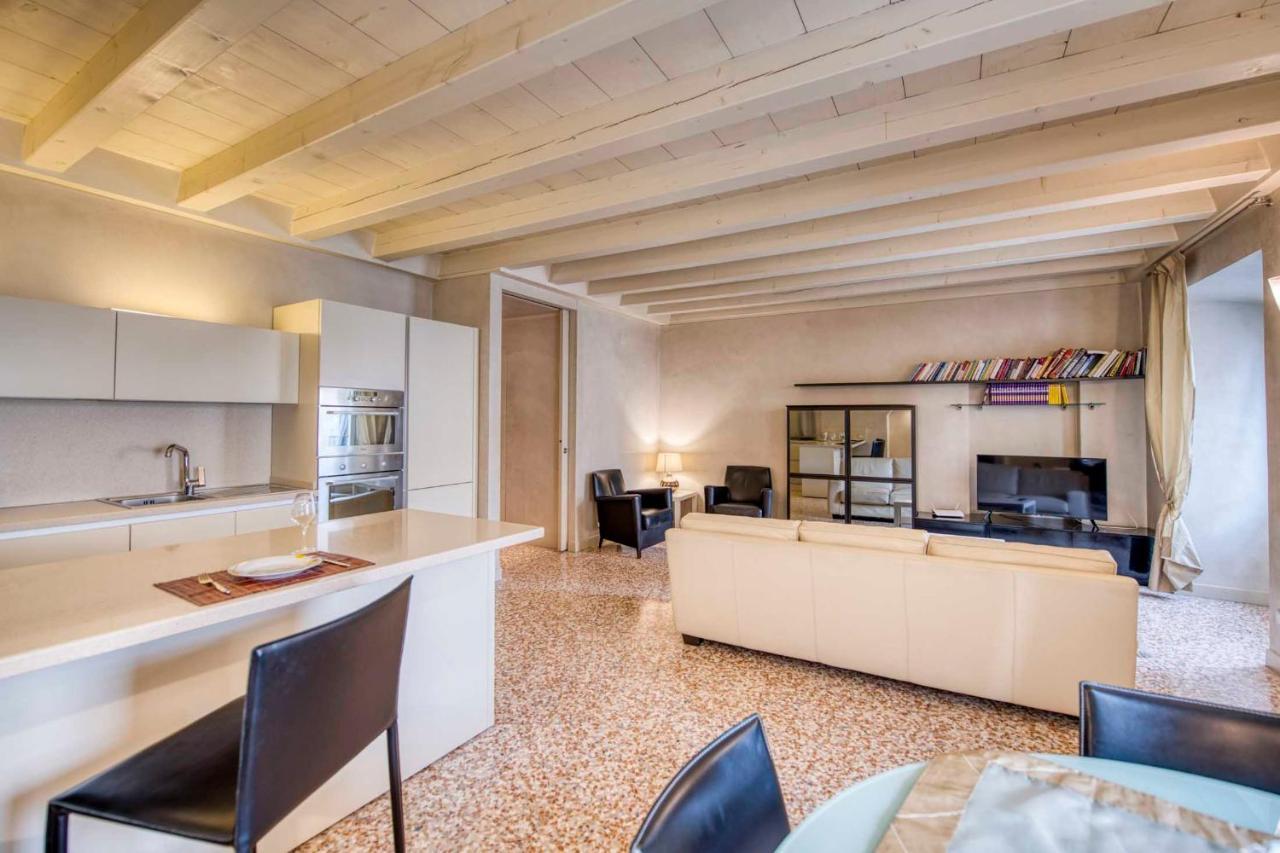 Apartmentsarena - Suite Mercatorum - Piazza Erbe Verona Eksteriør bilde