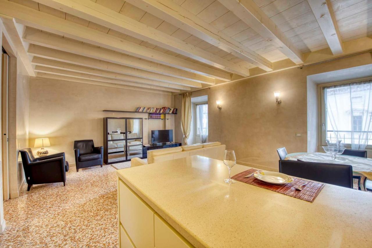 Apartmentsarena - Suite Mercatorum - Piazza Erbe Verona Eksteriør bilde