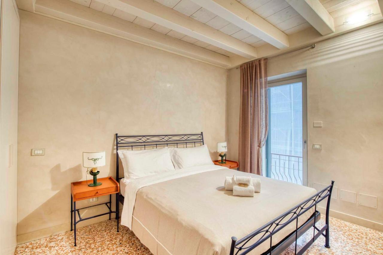 Apartmentsarena - Suite Mercatorum - Piazza Erbe Verona Eksteriør bilde