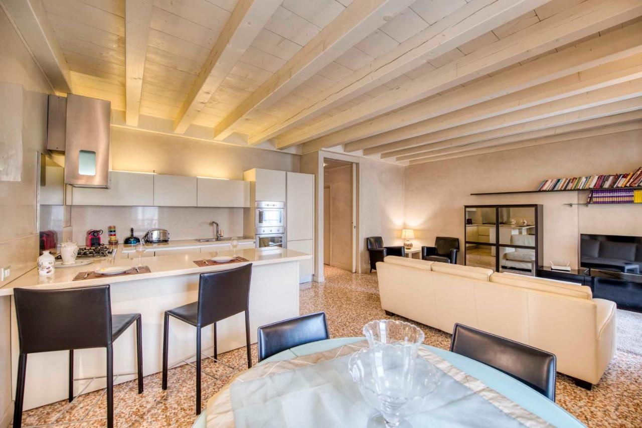 Apartmentsarena - Suite Mercatorum - Piazza Erbe Verona Eksteriør bilde
